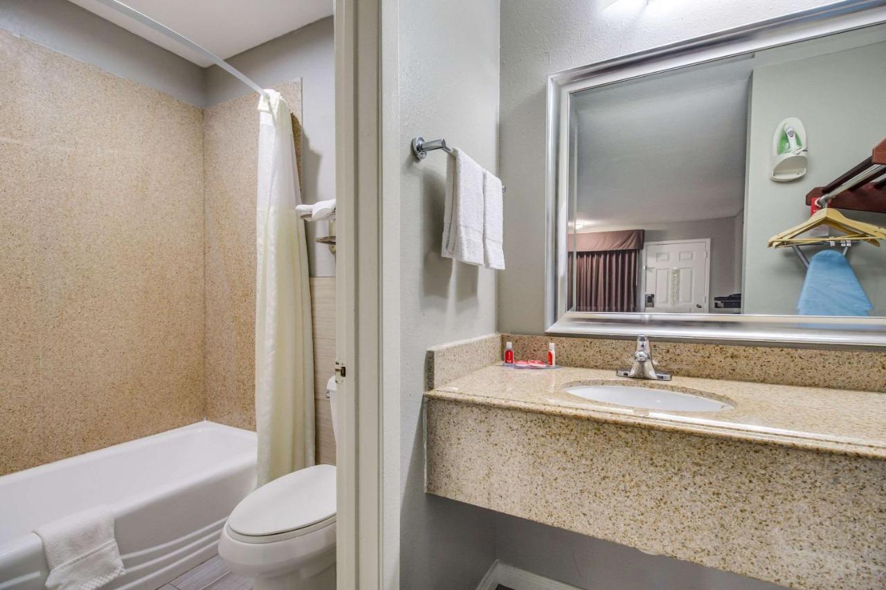 Econo Lodge Houston Brookhollow Exterior foto